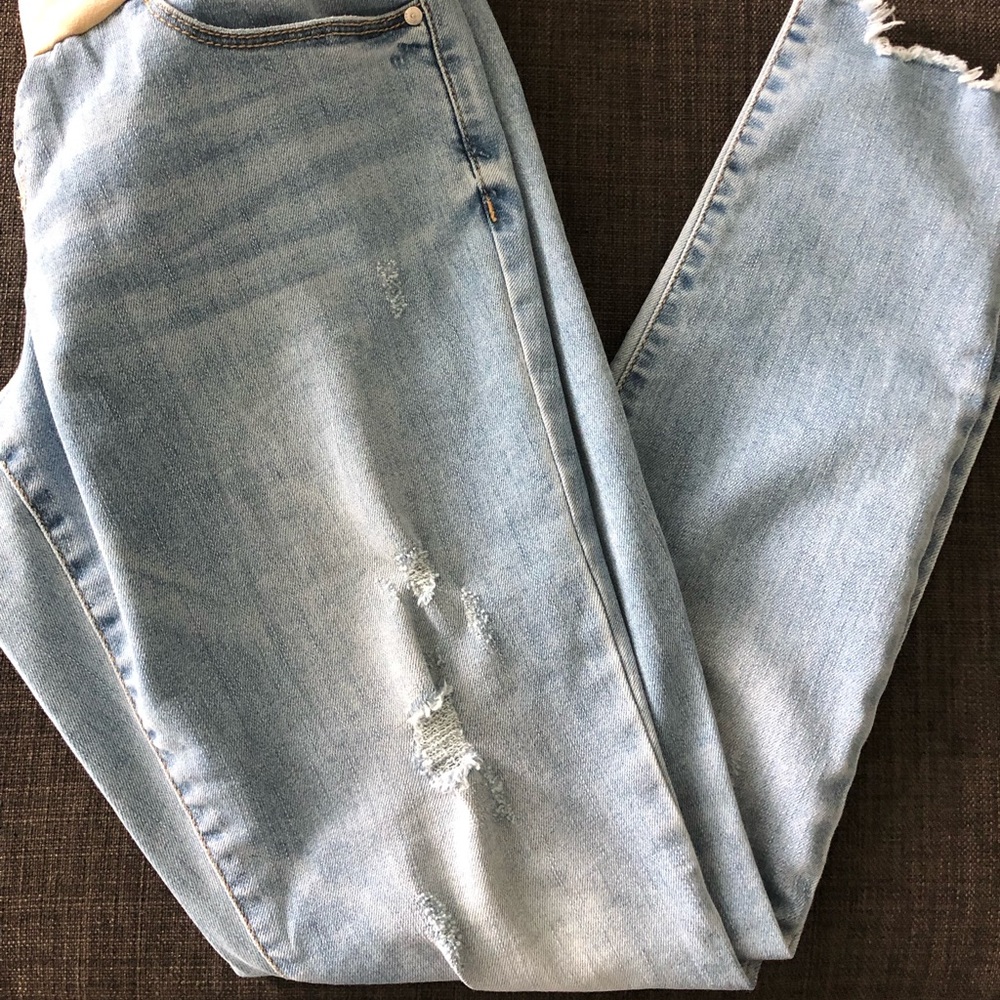 Distressed maternity jeans